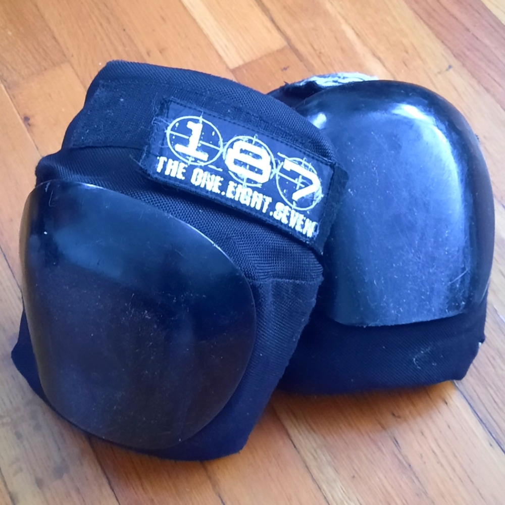 187 Killer Pro Knee Pads Small Skate Black  Used Highly Cushioned Roller Derby